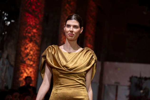 Telier Couture Fashion Week Madrid in Spain - 17 Mar 2026 A model walks the runway wearing a design by atelier couture during Fashion Week de Madrid in Fabric de Tapices. Madrid Spain Copyright: xAtilanoxGarciax xSOPAxImagesx photos08922