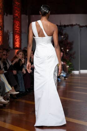 Telier Couture Fashion Week Madrid in Spain - 17 Mar 2026 A model walks the runway wearing a design by atelier couture during Fashion Week de Madrid in Fabric de Tapices. Madrid Spain Copyright: xAtilanoxGarciax xSOPAxImagesx photos08928