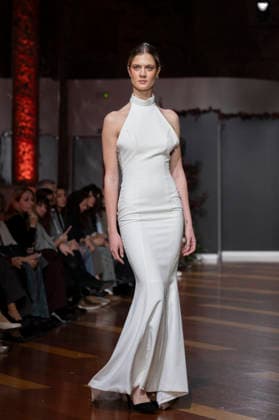 Telier Couture Fashion Week Madrid in Spain - 17 Mar 2026 A model walks the runway wearing a design by atelier couture during Fashion Week de Madrid in Fabric de Tapices. Madrid Spain Copyright: xAtilanoxGarciax xSOPAxImagesx photos08930