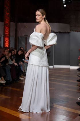 Telier Couture Fashion Week Madrid in Spain - 17 Mar 2026 A model walks the runway wearing a design by atelier couture during Fashion Week de Madrid in Fabric de Tapices. Madrid Spain Copyright: xAtilanoxGarciax xSOPAxImagesx photos08933