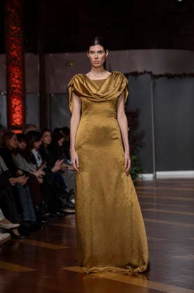 Telier Couture Fashion Week Madrid in Spain - 17 Mar 2026 A model walks the runway wearing a design by atelier couture during Fashion Week de Madrid in Fabric de Tapices. Madrid Spain Copyright: xAtilanoxGarciax xSOPAxImagesx photos08920