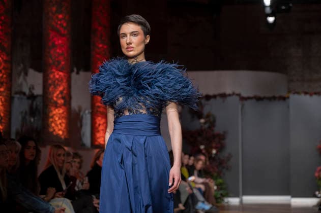 Telier Couture Fashion Week Madrid in Spain - 17 Mar 2026 A model walks the runway wearing a design by atelier couture during Fashion Week de Madrid in Fabric de Tapices. Madrid Spain Copyright: xAtilanoxGarciax xSOPAxImagesx photos08893