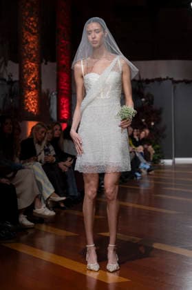 Telier Couture Fashion Week Madrid in Spain - 17 Mar 2026 A model walks the runway wearing a design by atelier couture during Fashion Week de Madrid in Fabric de Tapices. Madrid Spain Copyright: xAtilanoxGarciax xSOPAxImagesx photos08904