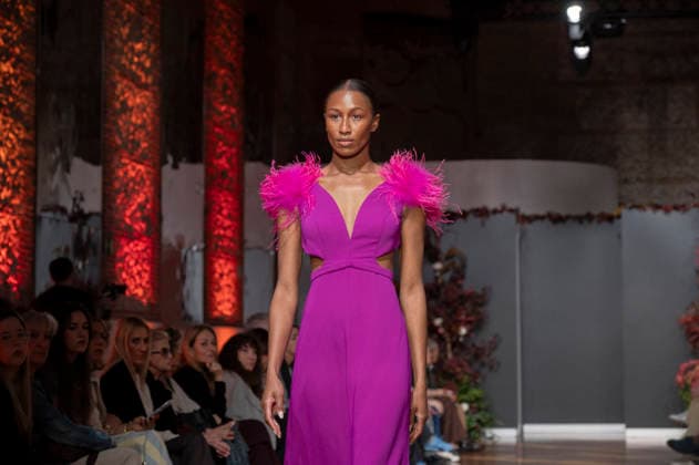 Telier Couture Fashion Week Madrid in Spain - 17 Mar 2026 A model walks the runway wearing a design by atelier couture during Fashion Week de Madrid in Fabric de Tapices. Madrid Spain Copyright: xAtilanoxGarciax xSOPAxImagesx photos08883