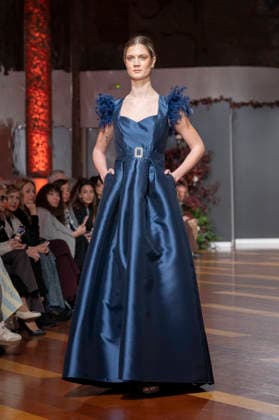 Telier Couture Fashion Week Madrid in Spain - 17 Mar 2026 A model walks the runway wearing a design by atelier couture during Fashion Week de Madrid in Fabric de Tapices. Madrid Spain Copyright: xAtilanoxGarciax xSOPAxImagesx photos08884