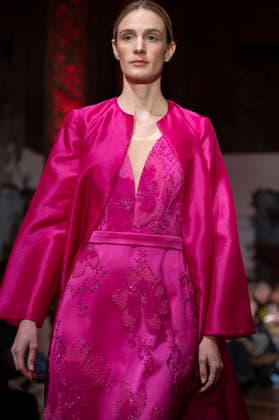 Telier Couture Fashion Week Madrid in Spain - 17 Mar 2026 A model walks the runway wearing a design by atelier couture during Fashion Week de Madrid in Fabric de Tapices. Madrid Spain Copyright: xAtilanoxGarciax xSOPAxImagesx photos08890