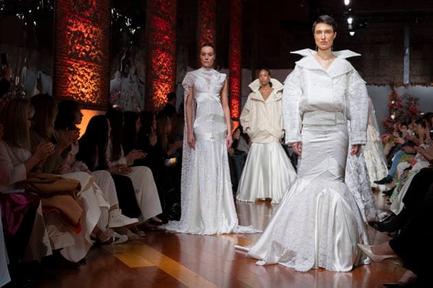 Telier Couture Fashion Week Madrid in Spain - 17 Mar 2026 A model walks the runway wearing a design by atelier couture during Fashion Week de Madrid in Fabric de Tapices. Madrid Spain Copyright: xAtilanoxGarciax xSOPAxImagesx photos08866