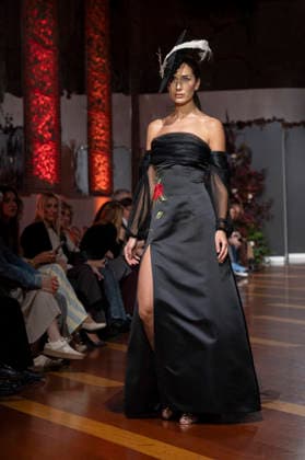 Telier Couture Fashion Week Madrid in Spain - 17 Mar 2026 A model walks the runway wearing a design by atelier couture during Fashion Week de Madrid in Fabric de Tapices. Madrid Spain Copyright: xAtilanoxGarciax xSOPAxImagesx photos08876