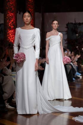 Telier Couture Fashion Week Madrid in Spain - 17 Mar 2026 A model walks the runway wearing a design by atelier couture during Fashion Week de Madrid in Fabric de Tapices. Madrid Spain Copyright: xAtilanoxGarciax xSOPAxImagesx photos08831