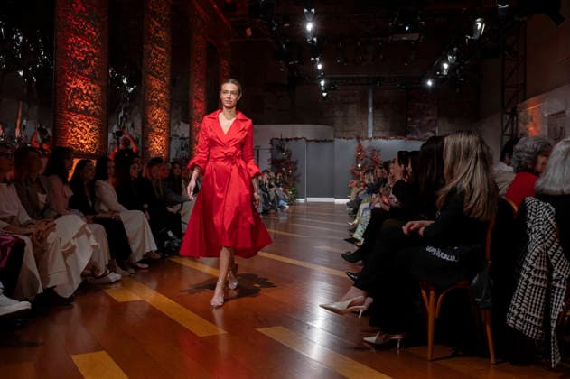 Telier Couture Fashion Week Madrid in Spain - 17 Mar 2026 A model walks the runway wearing a design by atelier couture during Fashion Week de Madrid in Fabric de Tapices. Madrid Spain Copyright: xAtilanoxGarciax xSOPAxImagesx photos08836