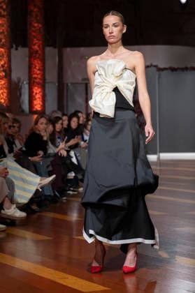 Telier Couture Fashion Week Madrid in Spain - 17 Mar 2026 A model walks the runway wearing a design by atelier couture during Fashion Week de Madrid in Fabric de Tapices. Madrid Spain Copyright: xAtilanoxGarciax xSOPAxImagesx photos08837