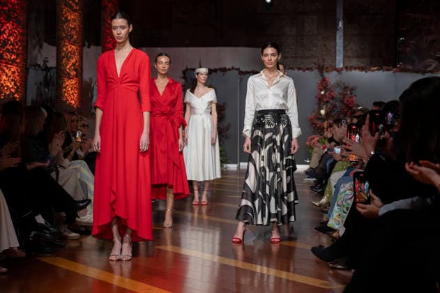 Telier Couture Fashion Week Madrid in Spain - 17 Mar 2026 A model walks the runway wearing a design by atelier couture during Fashion Week de Madrid in Fabric de Tapices. Madrid Spain Copyright: xAtilanoxGarciax xSOPAxImagesx photos08843