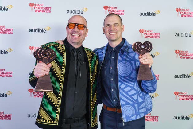 March 16, 2026: Austin, Texas. 2026 IHeartPodcast Awards, winners pose with their awards. Ben Mandelker & Ronnie Karam - Watch What Crappens Best TV & Film.  - ZUMAda1_ 20260316_zap_da1_076 Copyright: xSandraxDahdahx