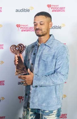 March 16, 2026: Austin, Texas. 2026 IHeartPodcast Awards, winners pose with their awards. Steven Bartlett for Best Business & Finance, - The Diary of a CEO. - ZUMAda1_ 20260316_zap_da1_061 Copyright: xSandraxDahdahx