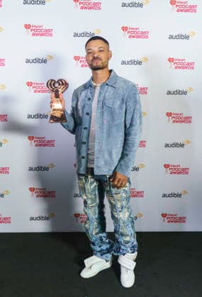 March 16, 2026: Austin, Texas. 2026 IHeartPodcast Awards, winners pose with their awards. Steven Bartlett for Best Business & Finance, - The Diary of a CEO. - ZUMAda1_ 20260316_zap_da1_084 Copyright: xSandraxDahdahx