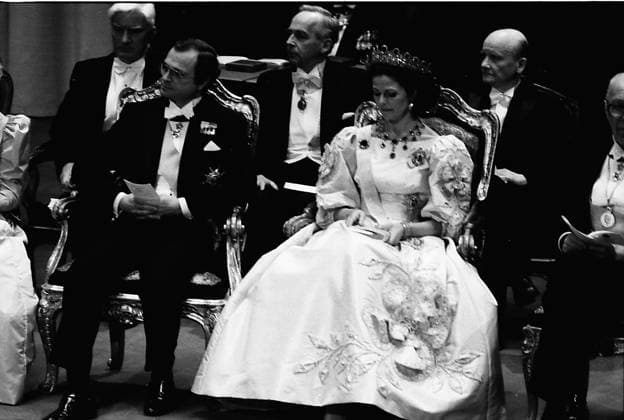 STOCKHOM _SWEDEN _ 10 December 1985 H.M.the king Carl Gustaf and Queem Sylvia of Sweden and prince Bertil and princess lilian of Halland and all deligates for receiving nobel prize from King Carl Gustaf are Joseph L.Goldstein in biochemistry Herbert A.Hauptman Mathematics Jerome Karle Chemistry Michael S.Brown Medicine biology Claude Simon in Literature Franco Modigliani in Economics and Klaus Von Klitzing Physics and later at nobel prize gala evening