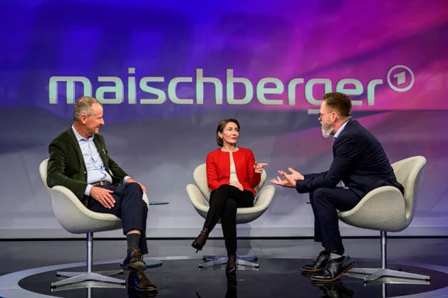 GER, Berlin, studio, guest on - maischberger, political talk show, TV, format, with host - Sandra Maischberger, Das Erste, from Adlershof - at Studio 20, topic: High fuel prices and threats to the German economy, Europe™s security policy, and transatlantic relations, In the photo, from left to right: Herbert Diess (Chairman of the Supervisory Board of Infineon), Claudia Major (military expert), Claus Ruhe Madsen (CDU, Minister of Economic Affairs of Schleswig-Holstein), March 17, 2026 *** GER, Berlin, studio, guest on maischberger, political talk show, TV, format, with host Sandra Maischberger, Das Erste, from Adlershof at Studio 20, topic High fuel prices and threats to the German economy, Europe™s security policy, and transatlantic re Copyright: HMBxMedia UwexKoch