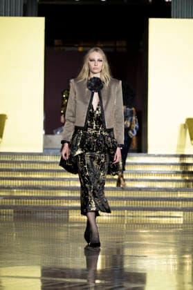 Juan Duyos - Mercedes-Benz Fashion Week Madrid A model walks the runway wearing a design by Juan Duyos during Mercedes-Benz Fashion Week de Madrid in IS Cervantes, 17 March 2026 Spain Madrid Spain Copyright: xAtilanoxGarciax xSOPAxImagesx photos08968