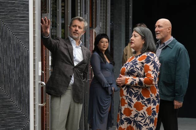 DENMARK ROYALS AUSTRALIA VISIT, King Frederik X of Denmark (L) attends the official opening of a pop‘up exhibition ˜Hybrid Futures™ by Danish-Australian duo Ting &¯Bojesen (Rhoda Ting and Mikkel Bojesen) in Melbourne, Victoria, Wednesday, March 18, 2026. Denmark s King Frederik X and Queen Mary are on a five-day state visit to Australia. ( NO ARCHIVING Melbourne Victoria Australia  Copyright: xAsankaxRatnayakex 20260318191725533209