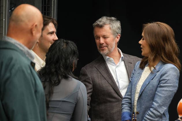 DENMARK ROYALS AUSTRALIA VISIT, King Frederik X of Denmark (C) and Queen Mary of Denmark (R) attend the official opening of a pop‘up exhibition ˜Hybrid Futures™ by Danish-Australian duo Ting &¯Bojesen (Rhoda Ting and Mikkel Bojesen) in Melbourne, Victoria, Wednesday, March 18, 2026. Denmark s King Frederik X and Queen Mary are on a five-day state visit to Australia. ( NO ARCHIVING Melbourne Victoria Australia  Copyright: xAsankaxRatnayakex 20260318117177510799