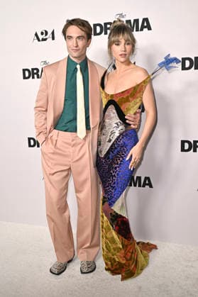 Robert Pattinson and Suki Waterhouse at the premiere of the movie The Drama The Drama Once Again at DGA Theater Complex Los Angeles, 17 03 206 Foto:xD.xStarbuckx xFuturexImagex drama_6420