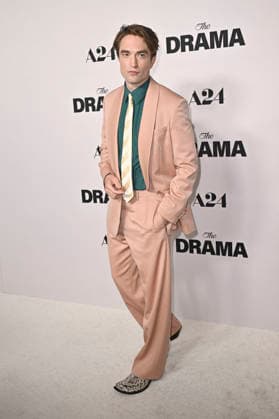 Robert Pattinson at the premiere of the movie The Drama The Drama Again at the DGA Theater Complex Los Angeles, 17 03 206 Foto:xD.xStarbuckx xFuturexImagex drama_6436
