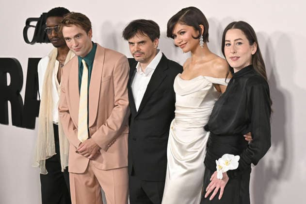 Mamoudou Athie, Robert Pattinson, Kristoffer Borgli, Zendaya and Alana Haim at the premiere of the movie The Drama The Drama Again at DGA Theater Complex Los Angeles, 17 03 206 Foto:xD.xStarbuckx xFuturexImagex drama_6466