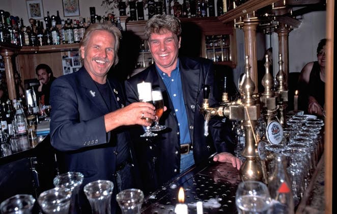 ARCHIV: Frank Zander Sänger Frank Zander mit Frank Schöbel , 2000 ARCHIVAUFNAHME, Datum geschätzt 20260317JWM0415 *** ARCHIVE Frank Zander Singer Frank Zander with Frank Schöbel , 2000 ARCHIVAUFNAHME, date estimated 20260317JWM0415