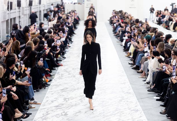 Juan Vidals fashion show at Mercedes Benz Fashion Week Madrid Model parades during Juan Vidals fashion show at Mercedes Benz Fashion Week Madrid, on March 18, 2026, in Madrid Spain Juan Vidals fashion show is part of the opening day of Mercedes Benz Fashion Week Madrid 2026, where the designer from Alicante presents his new autumn-winter collection in the Crystal Gallery of the Cibeles Palace, after being awarded the National Designer Award 2026 of the catwalk 18 MARCH 2026 FASHION Madrid Madrid Madrid Spain  Copyright: xEduardoxParrax 7376509