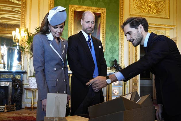 . 18 03 2026. Windsor , United Kingdom. King Charles III, Queen Camilla ,Prince William and Kate Middleton, the Prince and Princess of Wales, with President of Nigeria Bola Ahmed Tinubu and First Lady Oluremi Tinubu ,as they view items related to Nigeria from the Royal Collection exhibition, in the Green Drawing Room at Windsor Castle, on the first day of their state visit to the UK.  xi-Imagesx xPoolx IIM-26645-0098