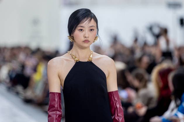 Isabel Sanchís fashion show at Mercedes Benz Fashion Week Madrid A model during the Isabel Sanchís fashion show at Mercedes Benz Fashion Week Madrid, March 18, 2026, in Madrid Spain The Isabel Sanchís fashion show is part of the opening day of Mercedes Benz Fashion Week Madrid 2026, dedicated to haute couture and sophistication, where the designer presents her new party and bridal proposals in the Crystal Gallery of the Palacio de Cibeles to specialized press and guests 18 MARCH 2026 FASHION SHOW MODEL MODEL DESIGNER SHOWCASE COLLECTION MBFWM Madrid Madrid Espana  Copyright: xRicardoxRubiox 7377549