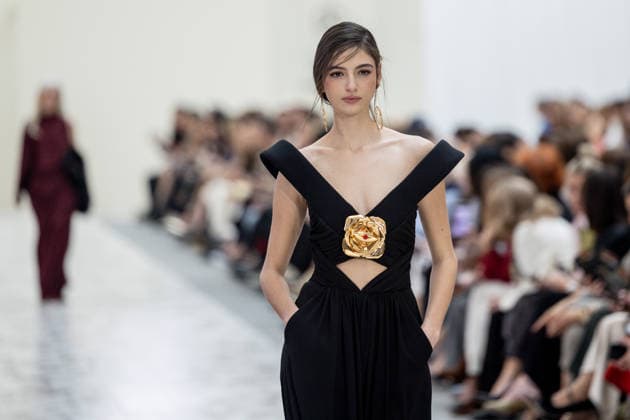 Isabel Sanchís fashion show at Mercedes Benz Fashion Week Madrid A model during the Isabel Sanchís fashion show at Mercedes Benz Fashion Week Madrid, March 18, 2026, in Madrid Spain The Isabel Sanchís fashion show is part of the opening day of Mercedes Benz Fashion Week Madrid 2026, dedicated to haute couture and sophistication, where the designer presents her new party and bridal proposals in the Crystal Gallery of the Palacio de Cibeles to specialized press and guests 18 MARCH 2026 FASHION SHOW MODEL MODEL DESIGNER SHOWCASE COLLECTION MBFWM Madrid Madrid Espana  Copyright: xRicardoxRubiox 7377552