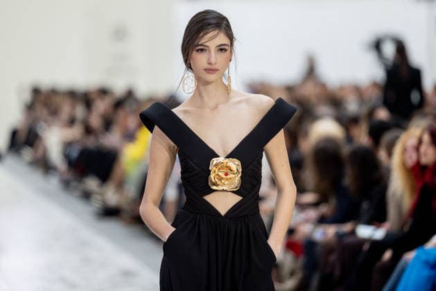 Isabel Sanchís fashion show at Mercedes Benz Fashion Week Madrid A model during the Isabel Sanchís fashion show at Mercedes Benz Fashion Week Madrid, March 18, 2026, in Madrid Spain The Isabel Sanchís fashion show is part of the opening day of Mercedes Benz Fashion Week Madrid 2026, dedicated to haute couture and sophistication, where the designer presents her new party and bridal proposals in the Crystal Gallery of the Palacio de Cibeles to specialized press and guests 18 MARCH 2026 FASHION SHOW MODEL MODEL DESIGNER SHOWCASE COLLECTION MBFWM Madrid Madrid Espana  Copyright: xRicardoxRubiox 7377553