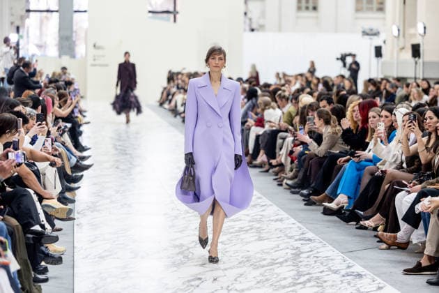 Isabel Sanchís fashion show at Mercedes Benz Fashion Week Madrid A model during the Isabel Sanchís fashion show at Mercedes Benz Fashion Week Madrid, March 18, 2026, in Madrid Spain The Isabel Sanchís fashion show is part of the opening day of Mercedes Benz Fashion Week Madrid 2026, dedicated to haute couture and sophistication, where the designer presents her new party and bridal proposals in the Crystal Gallery of the Palacio de Cibeles to specialized press and guests 18 MARCH 2026 FASHION SHOW MODEL MODEL DESIGNER SHOWCASE COLLECTION MBFWM Madrid Madrid Espana  Copyright: xRicardoxRubiox 7377555
