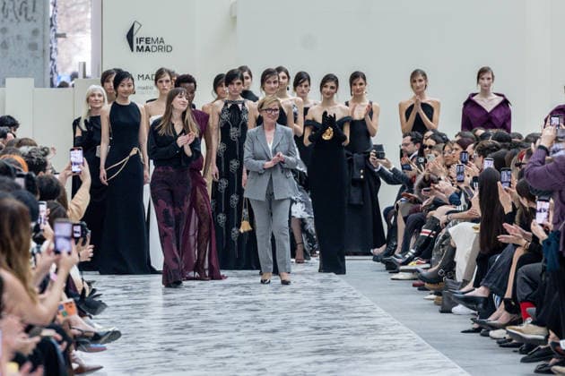 Isabel Sanchís fashion show at Mercedes Benz Fashion Week Madrid The designer Isabel Sanchís c during the fashion show of her new collection at Mercedes Benz Fashion Week Madrid, March 18, 2026, in Madrid Spain The Isabel Sanchís fashion show is part of the opening day of Mercedes Benz Fashion Week Madrid 2026, dedicated to haute couture and sophistication, where the designer presents her new party and bridal proposals in the Crystal Gallery of the Palacio de Cibeles to specialized press and guests MARCH 18, 2026 FASHION SHOW MODEL MODEL DESIGNER SHOW COLLECTION MBFWM HAIR AND MAKE-UP MAKE-UP BACKSTAGE Madrid Madrid Madrid Espana  Copyright: xRicardoxRubiox 7377572