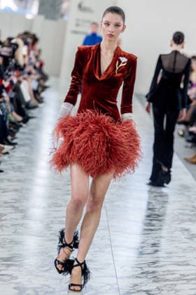 Claro Couture fashion show at Mercedes Benz Fashion Week Madrid A model during the Claro Couture fashion show at Mercedes Benz Fashion Week Madrid, March 18, 2026, in Madrid Spain The firm presents a haute couture proposal marked by femininity, luxury craftsmanship and sophisticated silhouettes The collection stands out for its careful tailoring, the contained brightness and a very applauded staging 18 MARCH 2026 FASHION SHOW ENTERTAINMENT DESIGNER HIGH COSTUME LUXURY COLLECTION MODEL Madrid Madrid Madrid Spain  Copyright: xRicardoxRubiox 7378205