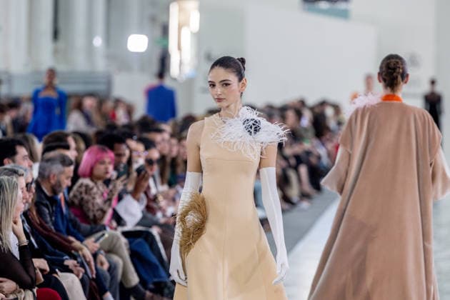 Claro Couture fashion show at Mercedes Benz Fashion Week Madrid A model during the Claro Couture fashion show at Mercedes Benz Fashion Week Madrid, March 18, 2026, in Madrid Spain The firm presents a haute couture proposal marked by femininity, luxury craftsmanship and sophisticated silhouettes The collection stands out for its careful tailoring, the contained brightness and a very applauded staging 18 MARCH 2026 FASHION SHOW ENTERTAINMENT DESIGNER HIGH COSTUME LUXURY COLLECTION MODEL Madrid Madrid Madrid Spain  Copyright: xRicardoxRubiox 7378211