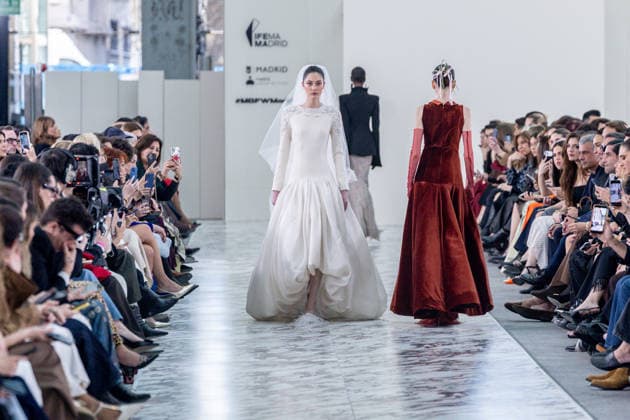 Claro Couture fashion show at Mercedes Benz Fashion Week Madrid Several models during the Claro Couture fashion show at Mercedes Benz Fashion Week Madrid, March 18, 2026, in Madrid Spain The firm presents a haute couture proposal marked by femininity, luxury craftsmanship and sophisticated silhouettes The collection stands out for its careful tailoring, the contained brightness and a very applauded staging 18 MARCH 2026 FASHION SHOW ENTERTAINMENT DESIGNER Haute Couture LUXURY COLLECTION MODEL Madrid Madrid Madrid Spain  Copyright: xRicardoxRubiox 7378220