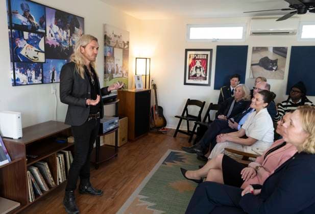 March 18, 2026, Austin, Tx, USA: Her Royal Highness HRH CROWN PRINCESS VICTORIA OF SWEDEN visits the world-renowned House of Song in central Austin on the final day March 18, 2026 of the SXSW Music Festival The Princess heard music from Swedish musicians including JONAS WIKSTRAND Austin USA  - ZUMAd150 20260318_znp_d150_016 Copyright: xBobxDaemmrichx