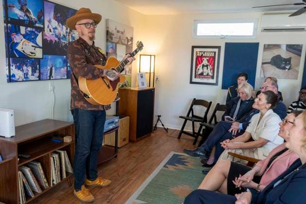 March 18, 2026, Austin, Tx, USA: Her Royal Highness HRH CROWN PRINCESS VICTORIA OF SWEDEN visits the world-renowned House of Song in central Austin on the final day March 18, 2026 of the SXSW Music Festival The Princess heard music from Swedish musicians including MIKA HAKKI of Gothenburg, Sweden. Austin USA  - ZUMAd150 20260318_znp_d150_017 Copyright: xBobxDaemmrichx