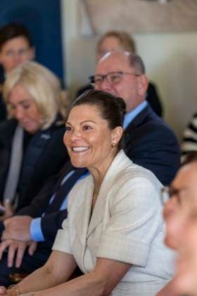 March 18, 2026, Austin, Tx, USA: Her Royal Highness HRH CROWN PRINCESS VICTORIA OF SWEDEN visits the world-renowned House of Song in central Austin on the final day March 18, 2026 of the SXSW Music Festival The Princess heard music from Swedish musicians including Mika Hakki (not shown) of Gothenburg, Sweden. Austin USA  - ZUMAd150 20260318_znp_d150_025 Copyright: xBobxDaemmrichx