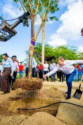 King visits Aruba to celebrate forty years of Status Aparte. Aruba 18 Mar 2026 King Willem-Alexander plants a native tree during a visit to the Urban Pocket Park at the L. G Smith Boulevard, where he spoke about greening and urban greenery. The king paid a working visit to Aruba to attend the ceremonies celebrating 40 years of Status Aparte and 50 years of flag and national anthem. Oranjestad Aruba  Copyright: xMischaxSchoemakerx