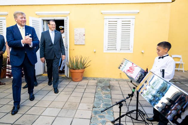 King visits Aruba to celebrate forty years of Status Aparte. Aruba 18 Mar 2026 King Willem-Alexander starts his visit to Aruba with a visit to Fort Zoutman. Here he spoke with the faction leaders of the States of Aruba and members of the Council of Ministers. Oranjestad Aruba  Copyright: xMischaxSchoemakerx