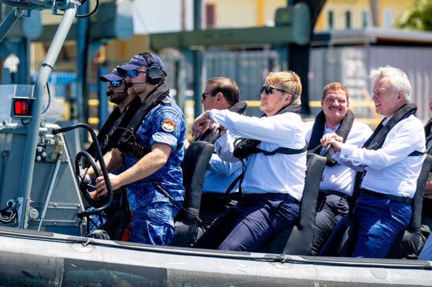 King visits Aruba to celebrate forty years of Status Aparte. Aruba 18 Mar 2026 King Willem-Alexander visits the Marine Barracks Savaneta. During the visit he boarded a station ship of the Royal Navy, where he spoke about the geopolitical situation in the region and the deployment of Defense in the Caribbean. Savaneta Aruba  Copyright: xMischaxSchoemakerx