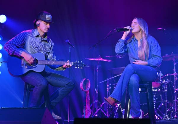 Warner Records Nashville -CRS 2026 Cade Foehner and Gabby Barrett onstage at Warner Records Nashville Lunch and Performance during CRS 2026 at the Omni Nashville Hotel on March 18, 2026 in Nashville, Tennessee. Nashville Omni Nashville Tennessee USA Copyright: xTammiexArroyo AFF-USA.comx