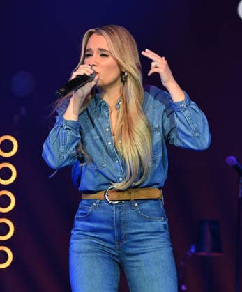 Warner Records Nashville -CRS 2026 Gabby Barrett onstage at Warner Records Nashville Lunch and Performance during CRS 2026 at the Omni Nashville Hotel on March 18, 2026 in Nashville, Tennessee. Nashville Omni Nashville Tennessee USA Copyright: xTammiexArroyo AFF-USA.comx