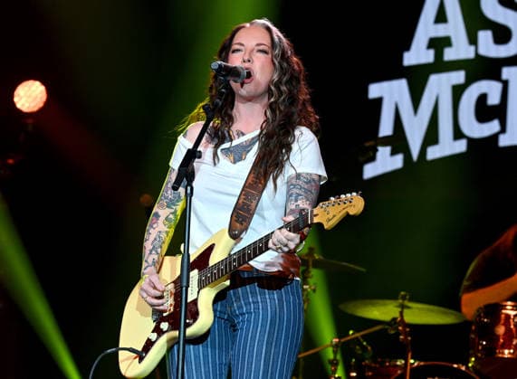 Warner Records Nashville -CRS 2026 Ashley McBryde onstage at Warner Records Nashville Lunch and Performance during CRS 2026 at the Omni Nashville Hotel on March 18, 2026 in Nashville, Tennessee. Nashville Omni Nashville Tennessee USA Copyright: xTammiexArroyo AFF-USA.comx
