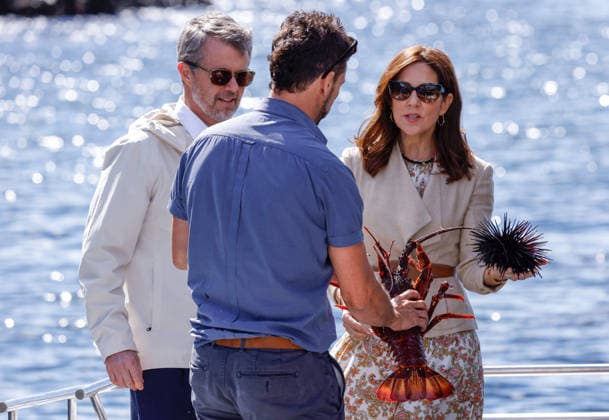 DENMARK ROYALS AUSTRALIA VISIT, King Frederik X of Denmark and Queen Mary of Denmark on board the Institute for Marine and Antarctic Studies (IMAS) vessel at the kelp conservation forest at the Alum Cliffs Marine Reserve in Hobart, Tasmania, Thursday, March 19, 2026. Denmark s King Frederik X and Queen Mary are on a five-day state visit to Australia. ( NO ARCHIVING HOBART TASMANIA AUSTRALIA  Copyright: xROBxBLAKERSx 20260319172388976821