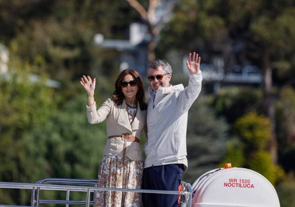 DENMARK ROYALS AUSTRALIA VISIT, King Frederik X of Denmark and Queen Mary of Denmark on board the Institute for Marine and Antarctic Studies (IMAS) vessel to view the kelp conservation forest at the Alum Cliffs Marine Reserve in Hobart, Tasmania, Thursday, March 19, 2026. Denmark s King Frederik X and Queen Mary are on a five-day state visit to Australia. ( NO ARCHIVING HOBART TASMANIA AUSTRALIA  Copyright: xROBxBLAKERSx 20260319190635396263