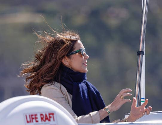 DENMARK ROYALS AUSTRALIA VISIT, Queen Mary of Denmark aboard the Institute for Marine and Antarctic Studies (IMAS) vessel to view the kelp conservation forest at the Alum Cliffs Marine Reserve in Hobart, Tasmania, Thursday, March 19, 2026. Denmark s King Frederik X and Queen Mary are on a five-day state visit to Australia. ( NO ARCHIVING HOBART TASMANIA AUSTRALIA  Copyright: xROBxBLAKERSx 20260319143735435356